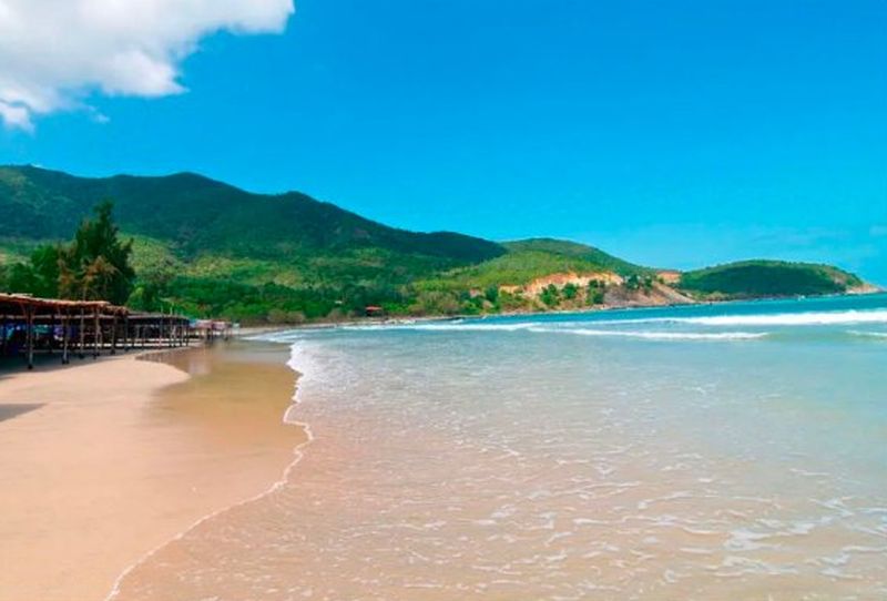 Bãi Dài với cát trắng và nước trong xanh