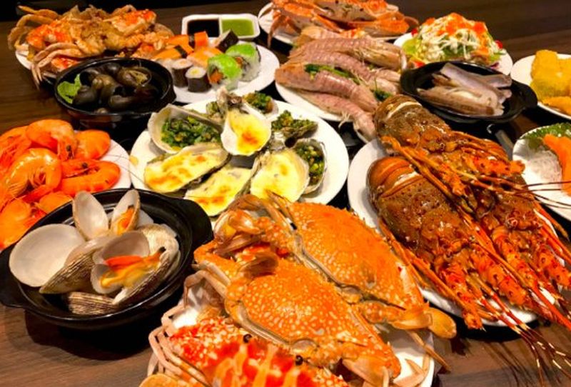 Mâm hải sản tươi